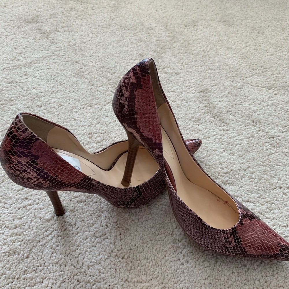 Guess Carrie7 pointy toe pump